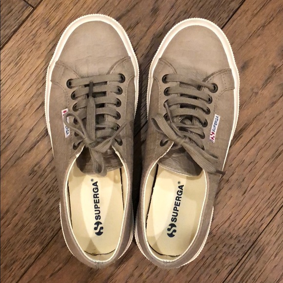 taupe supergas